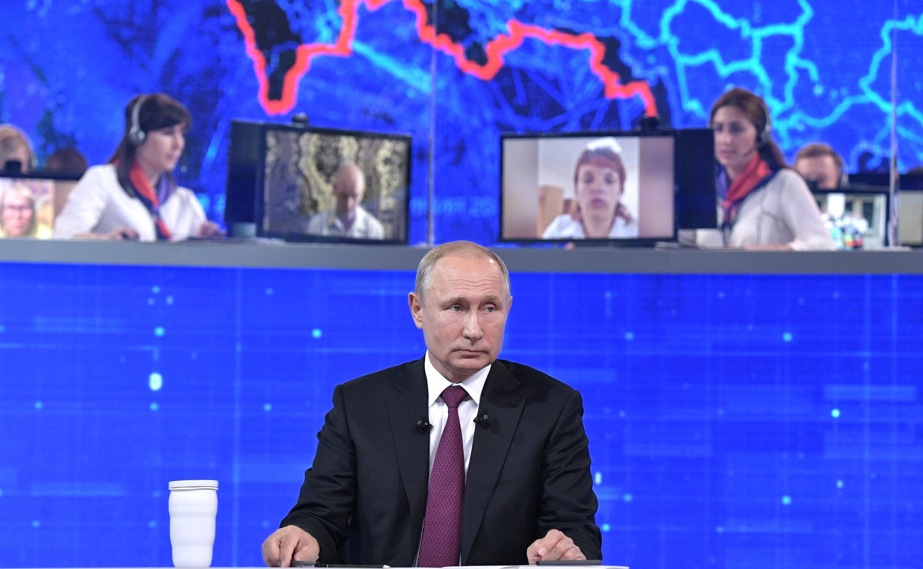 Президент Владимир Путин проведет прямую линию 14 декабря