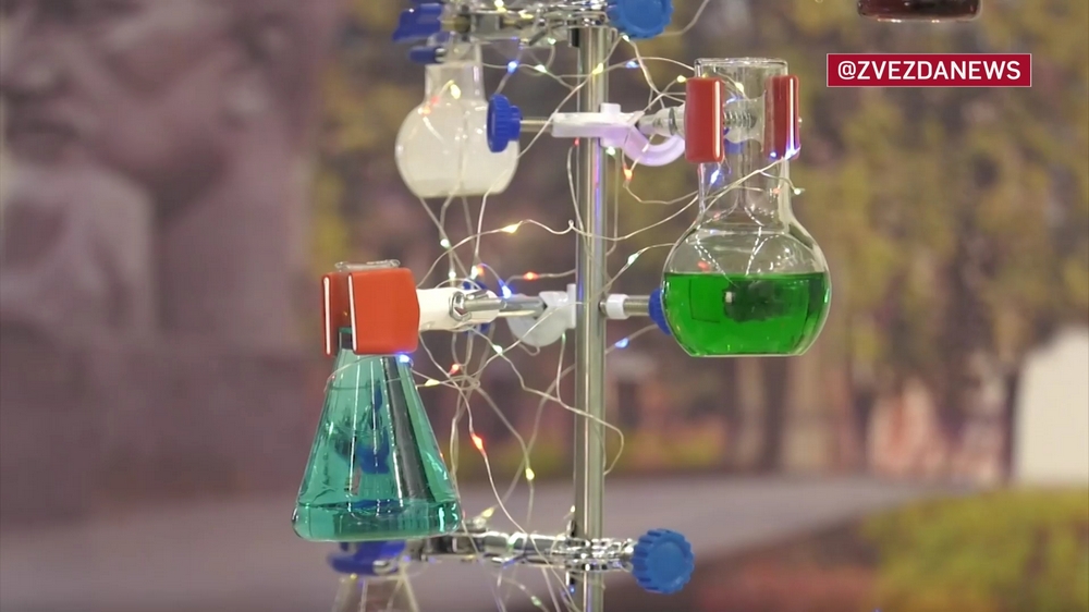 Конгресс молодых учёных откроется ёлочкой из супоневской лабораторной посуды