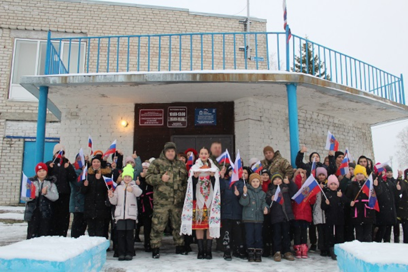 В Жуковском округе Брянщины участникам СВО торжественно передали гуманитарный груз