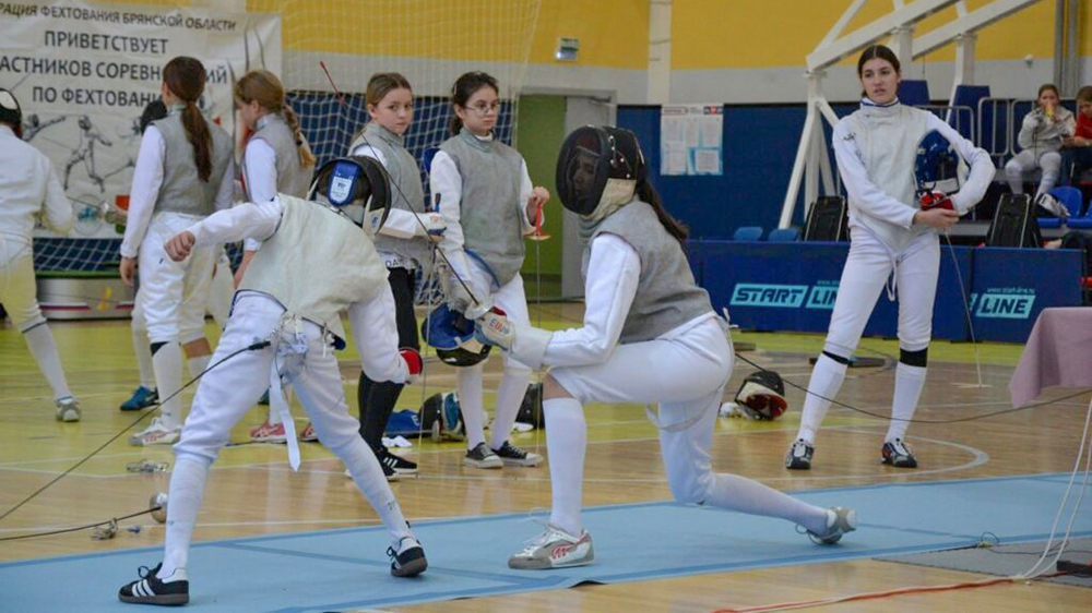 Во Дворце единоборств в Брянске состоялся турнир по фехтованию