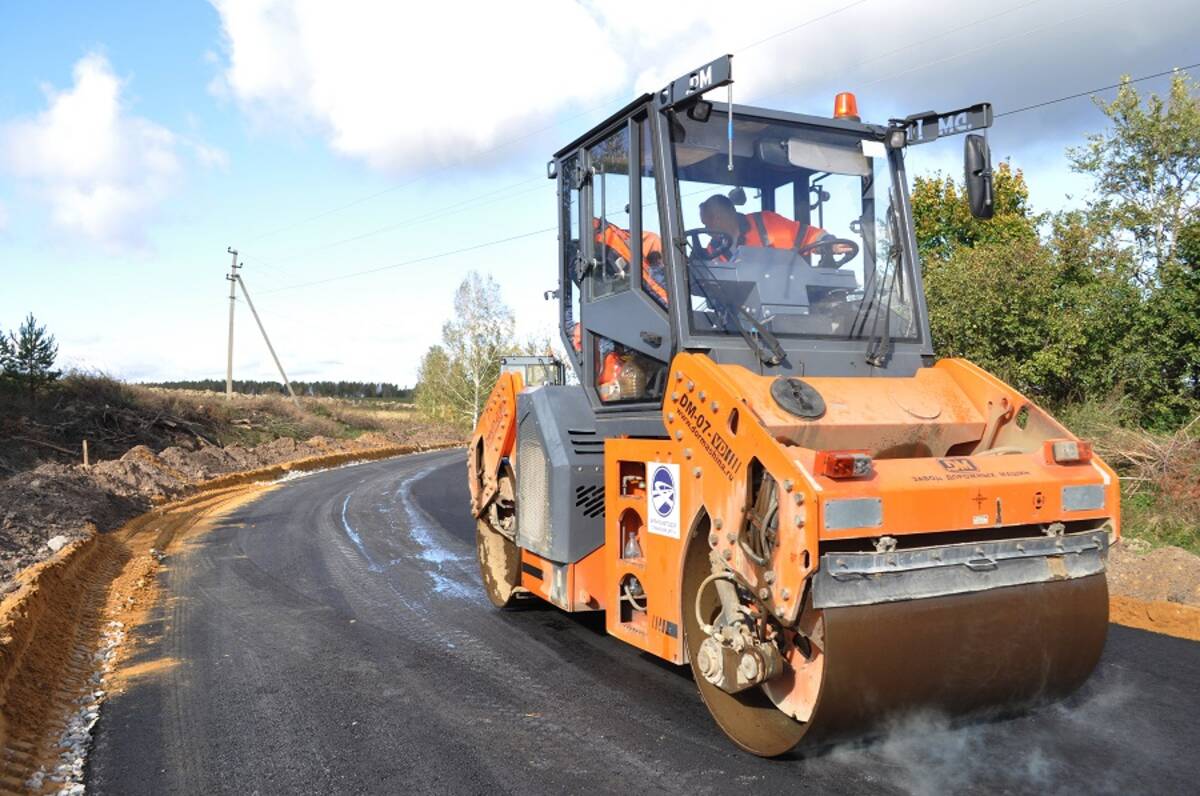 В Климовском районе Брянской области продолжается ремонт дороги Чернооково-Брахлов