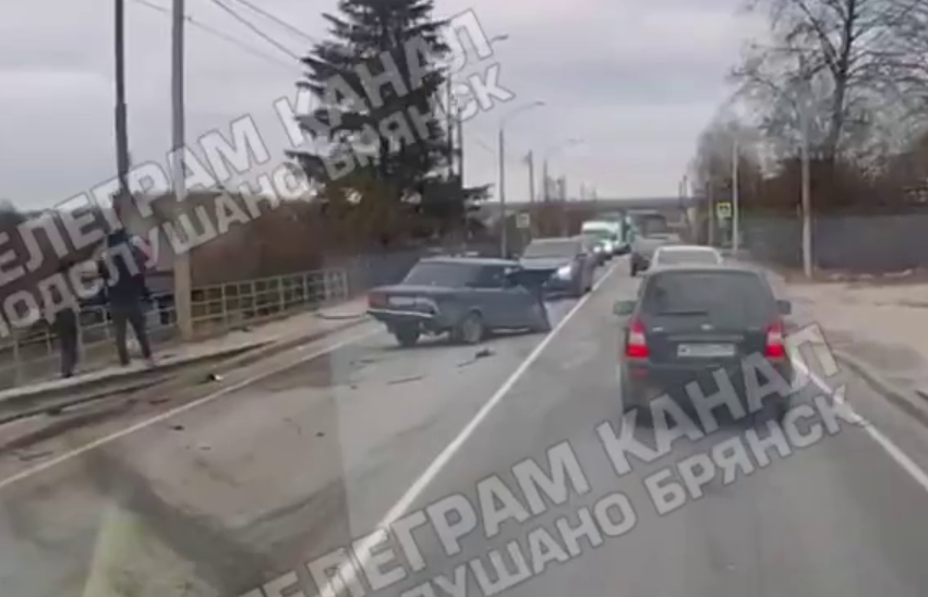На въезде в Брянск произошло ДТП: образовалась пробка