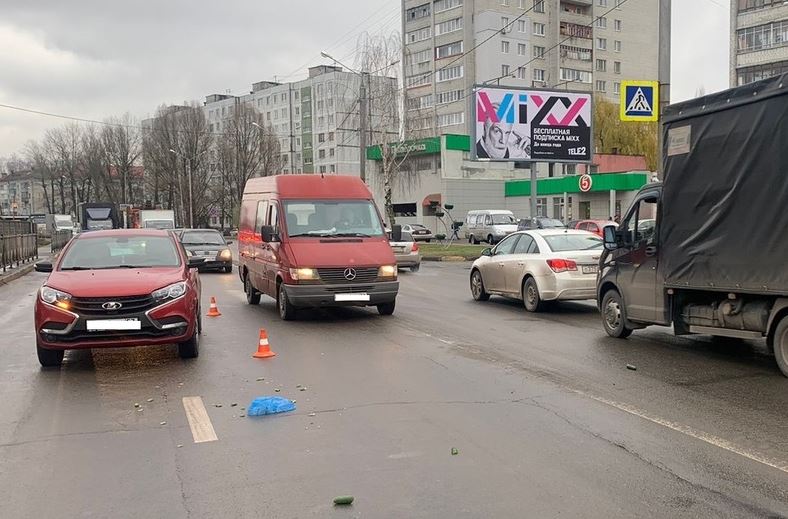 В Брянске на улице Чернышевского водитель покалечил 63-летнюю женщину