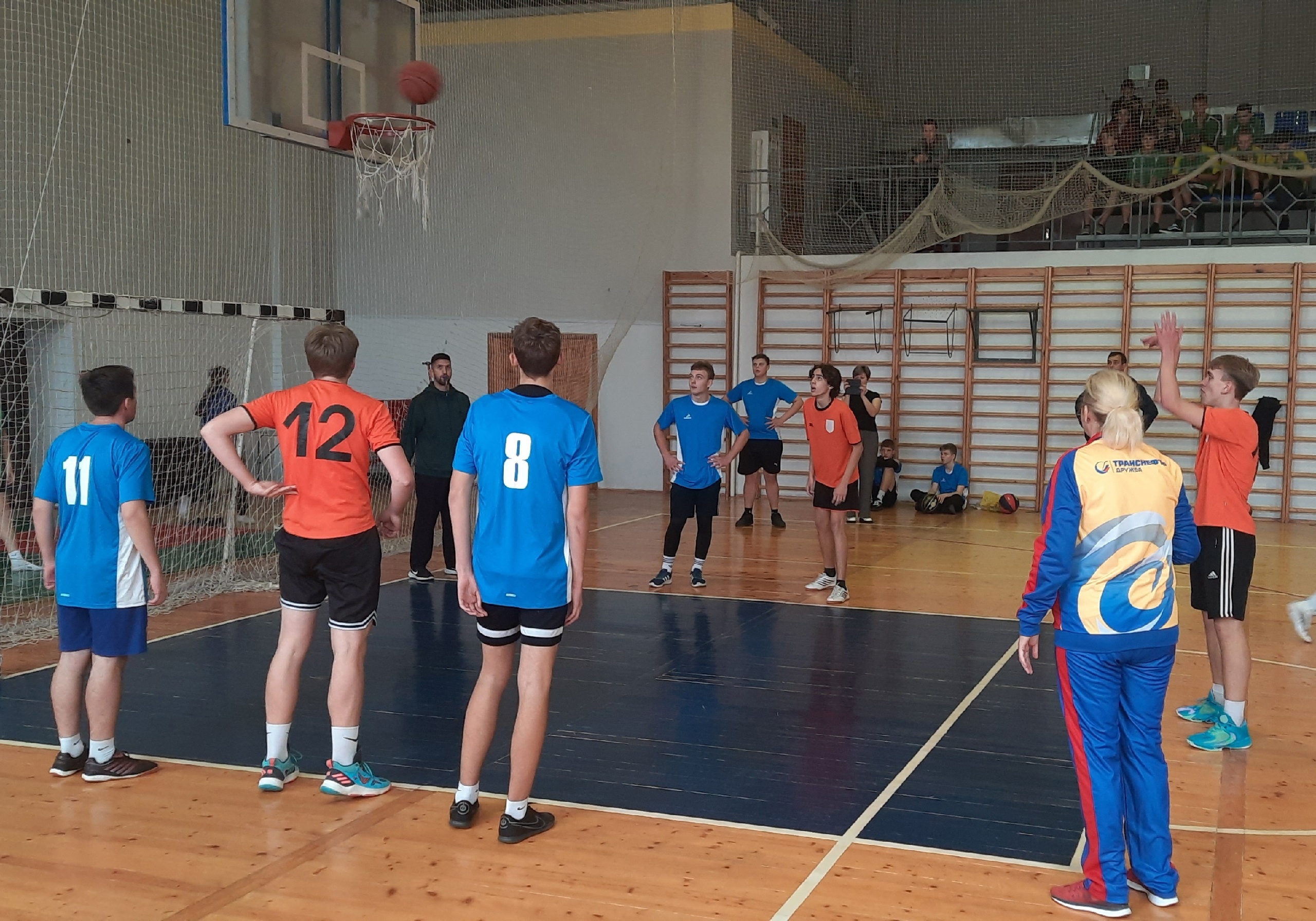 В Унече состоялся традиционный турнир по баскетболу «Братство мяча»