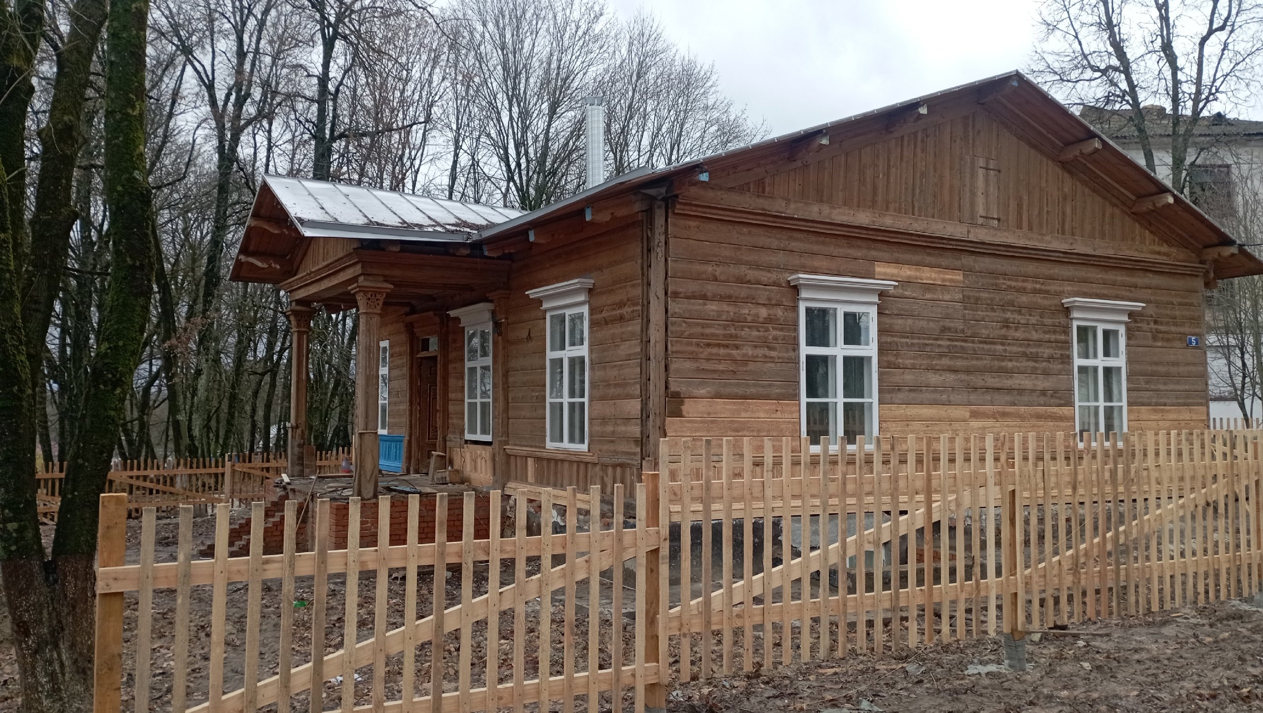 В брянском поселке Локоть в декабре откроют обновленный Дом архитектора