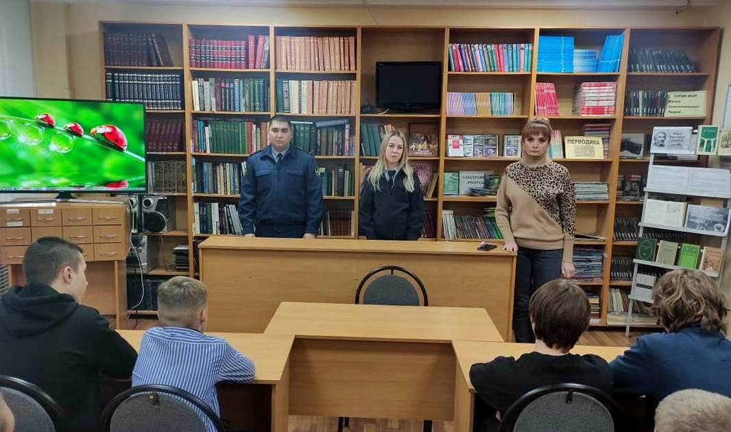 В Брянске осужденным подросткам рассказали о наркотиках и мошенничествах