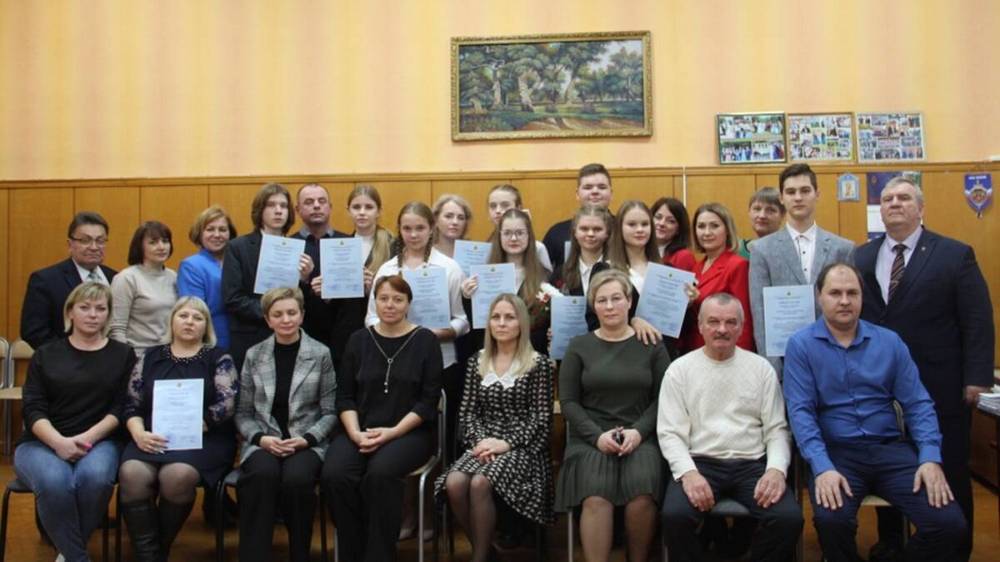 В Брасовском районе ученикам вручили сертификаты на именные стипендии