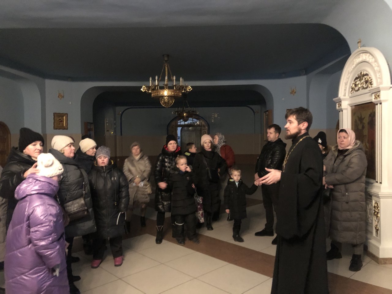 В Брянске для детей-инвалидов устроили экскурсию в кафедральный собор