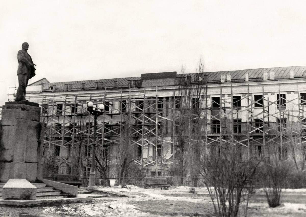 Опубликовано фото строительства здания УВД Брянской области 1950 года