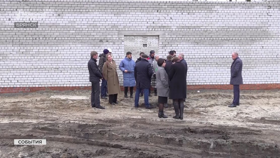 Вице-мэр Сергей Антошин в Брянске проверил ремонт крыш в школах и детсадах