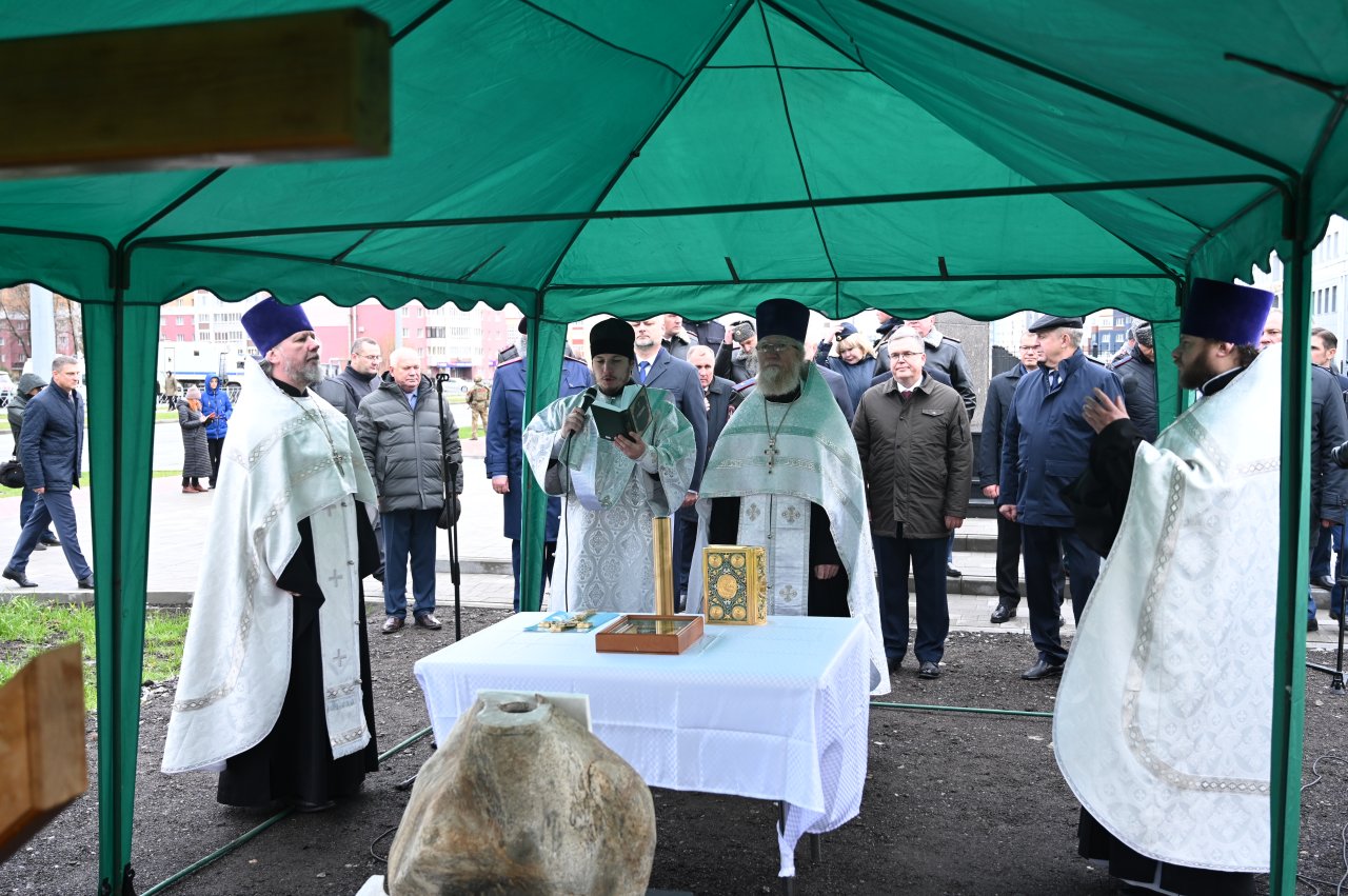 В Брянске заложили капсулу с посланием в основание храма во имя Александра Пересвета