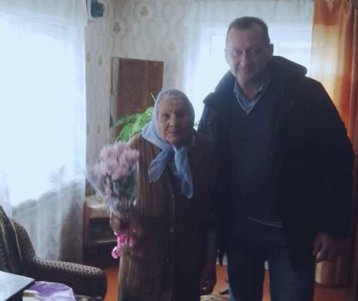 В Брянске труженица тыла Наталья Карпухина отметила 95-летний юбилей