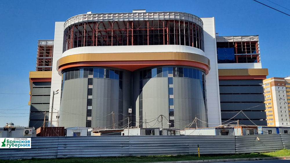 Продолжается строительство ТРЦ «МегаГринн» в Брянске