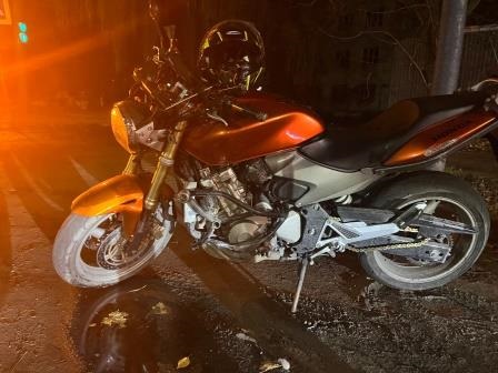 В Брянске на улице Литейной водитель легковушки покалечил 38-летнего мотоциклиста