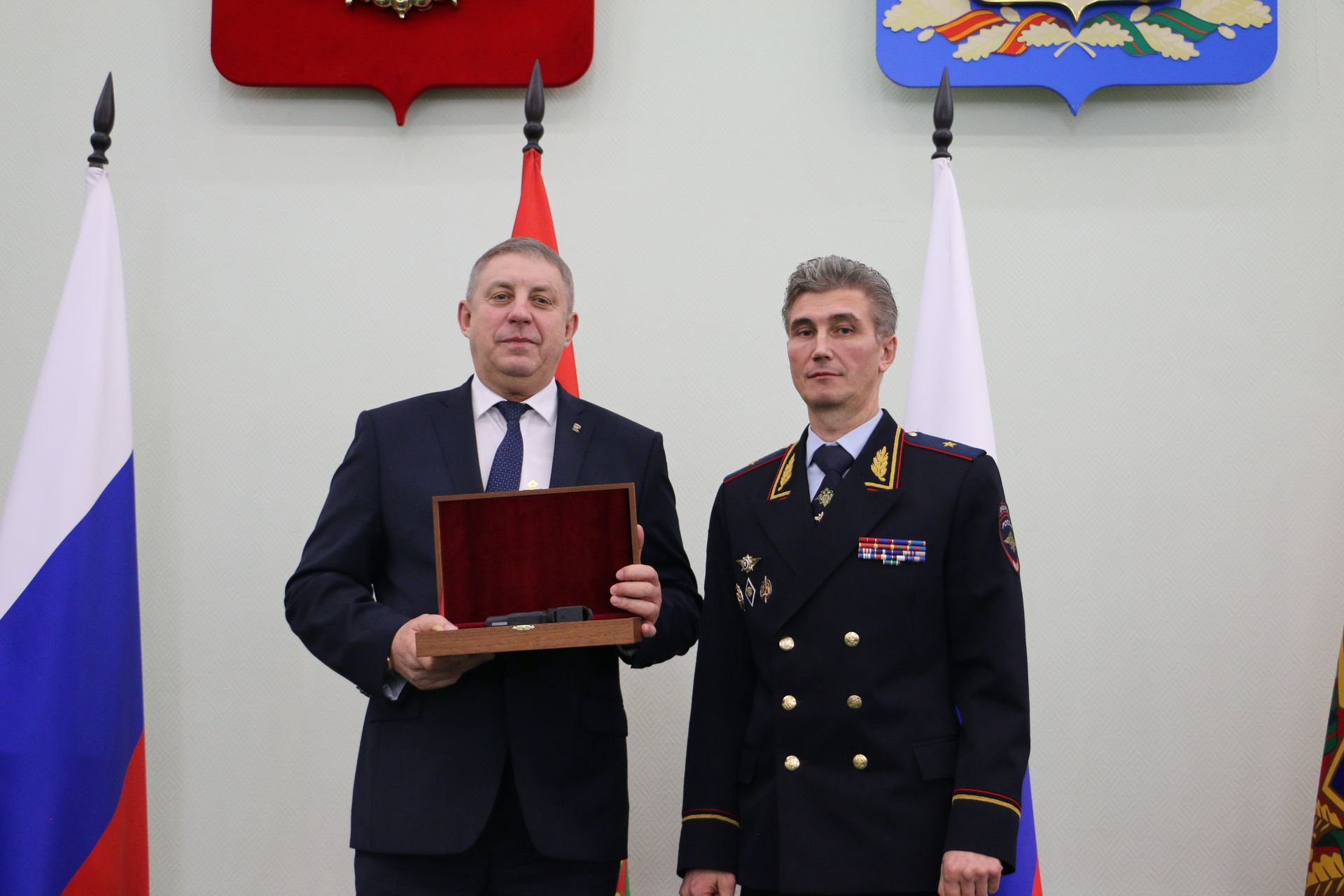 Губернатор Александр Богомаз наградил сотрудников брянской полиции