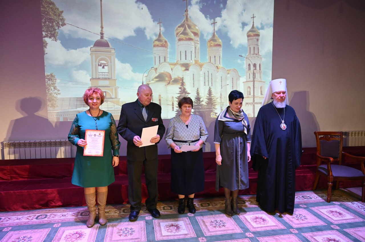В Брянске наградили победителей конкурса «За нравственный подвиг учителя»