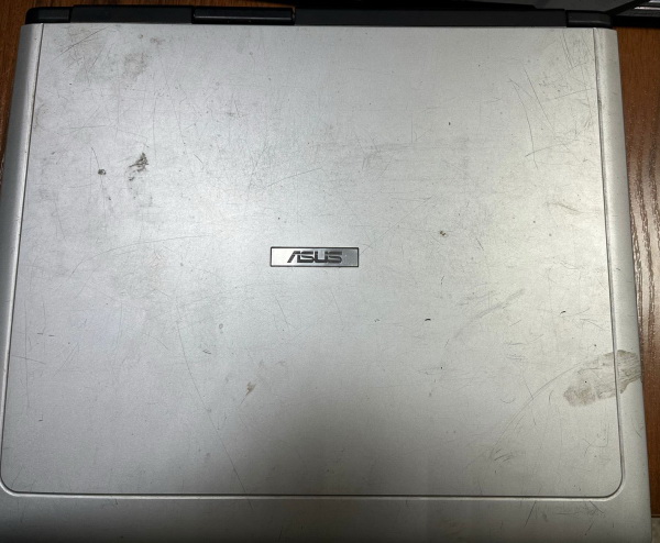 В Брянске подросток украл ноутбук из служебного помещения предприятия