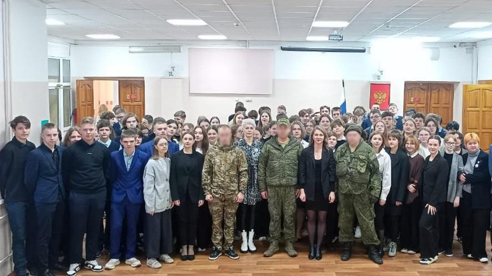 Для старшеклассников из брянской школы №4 организовали встречу с ветеранами боевых действий