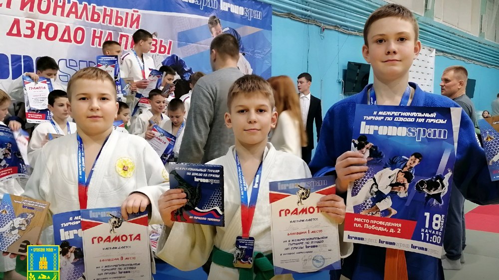 Юные брянские дзюдоисты привезли из Калужской области три медали и спецприз