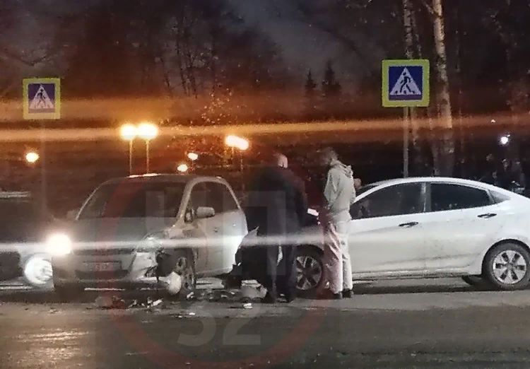 В Брянске на улице Хмельницкого разбились две легковушки