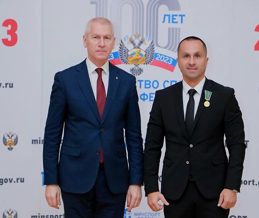 Министр спорта РФ наградил медалью директора Брянского ГУОР