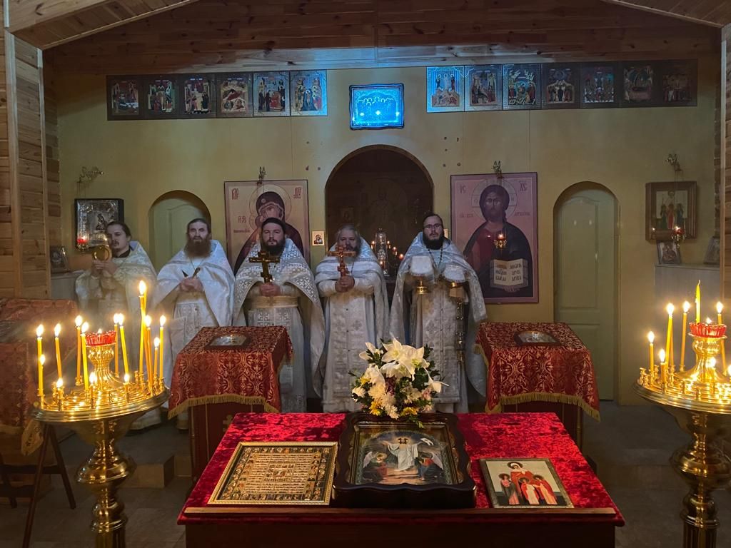 В Синезёрках почтили память умершего от ковида иерея Вячеслава Каплина