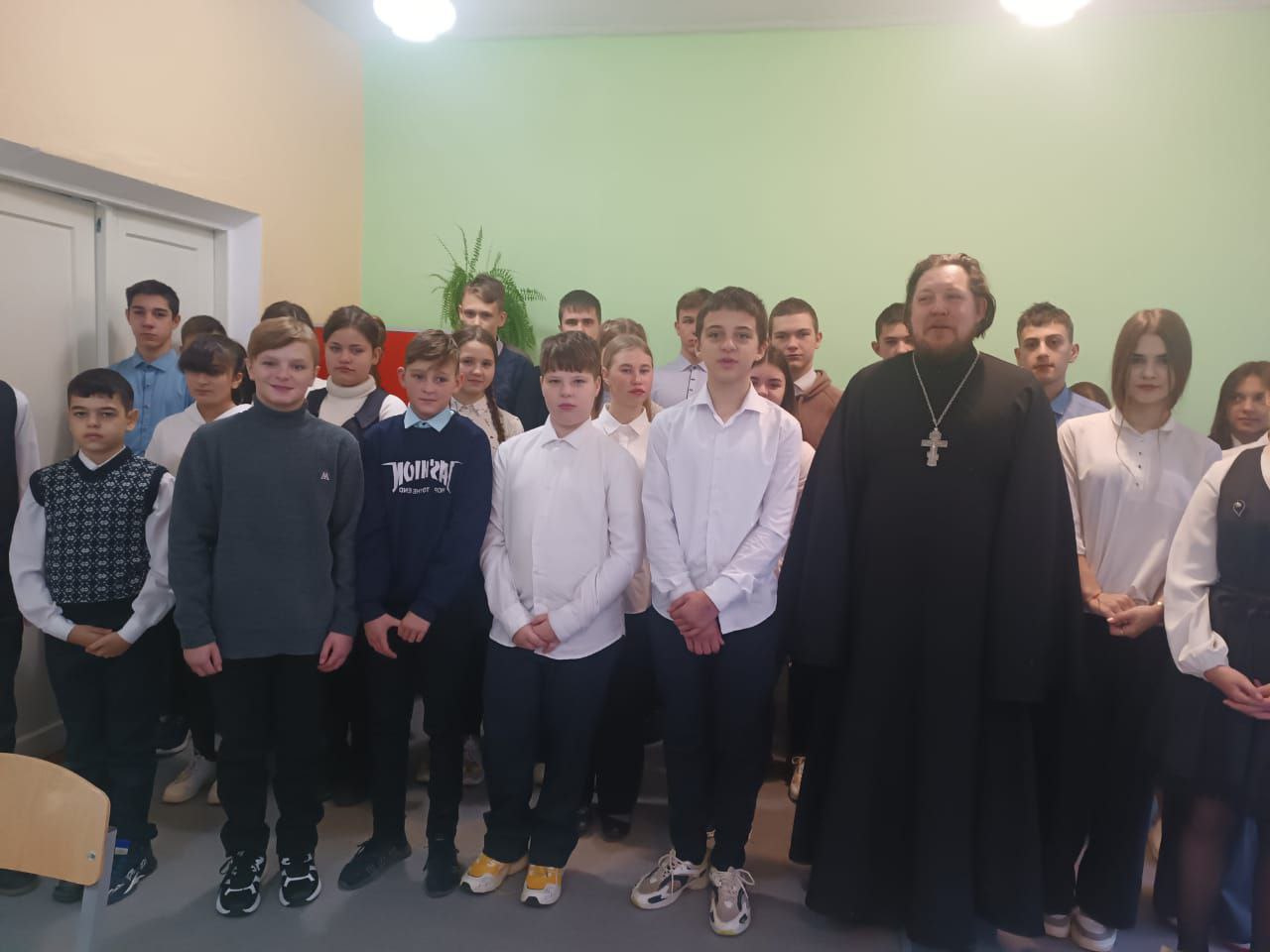 Священник провел урок православной культуры в школе брянского села Крыжино
