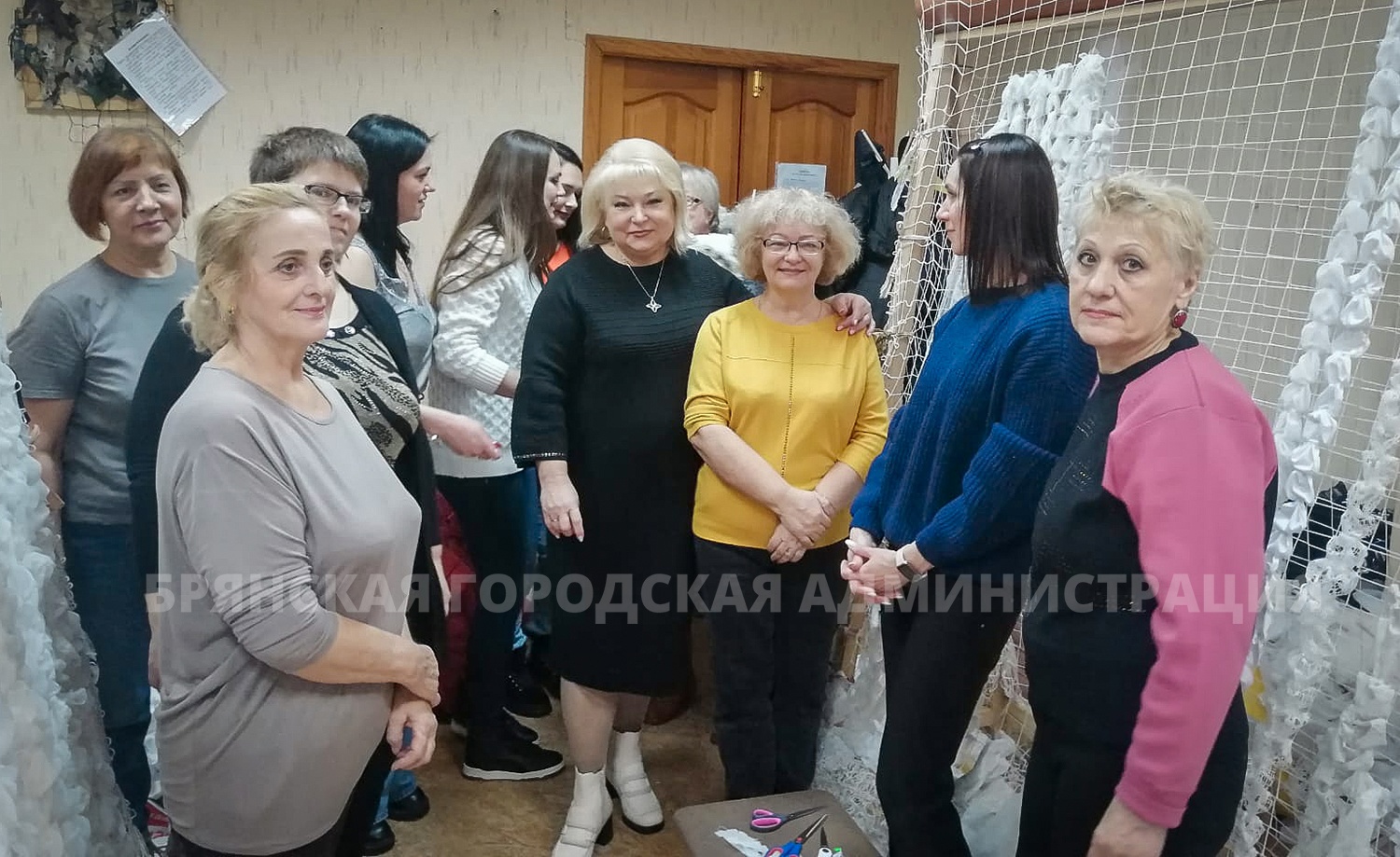 В Брянске с Днём матери поздравили помогающих бойцам СВО женщин-волонтёров
