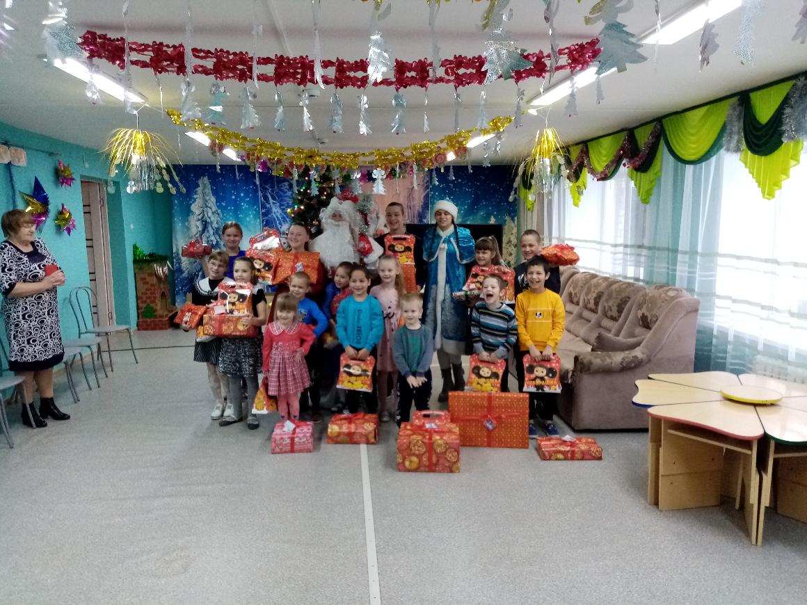 Студенты БГТУ исполнили новогодние желания детей из приюта Унечского района