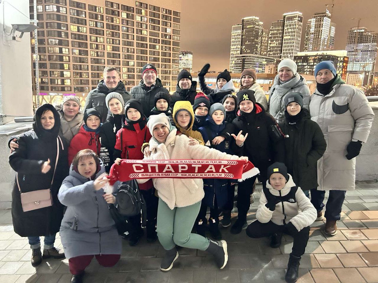 Юные футболисты брянского «Спартака» побывали на большом хоккее в Москве