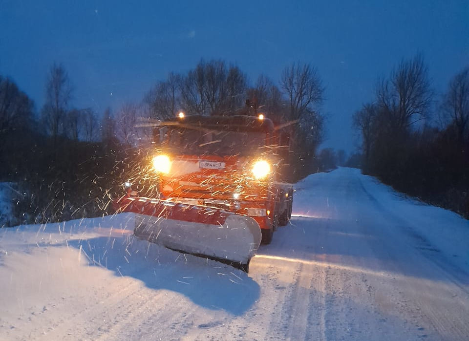 Дорожники за сутки очистили от снега более 4,7 тысячи километров брянских дорог