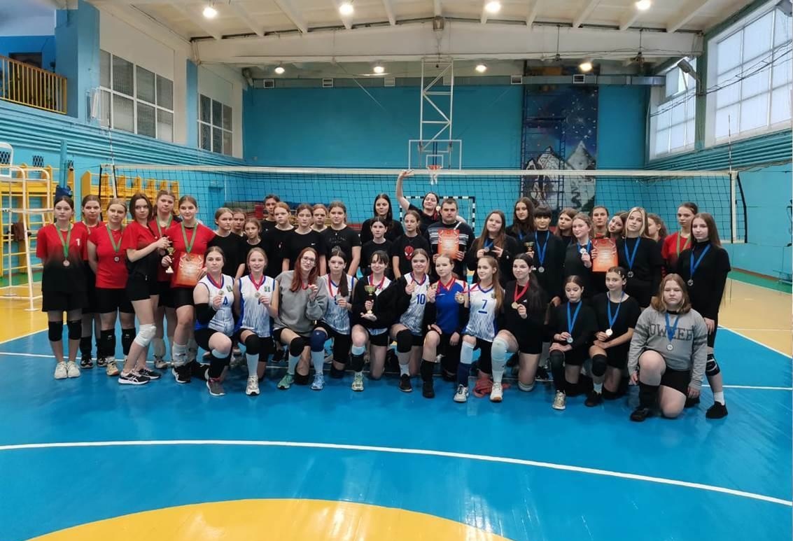 Волейболистки из Дятьково взяли «серебро» на новогоднем турнире в Людиново