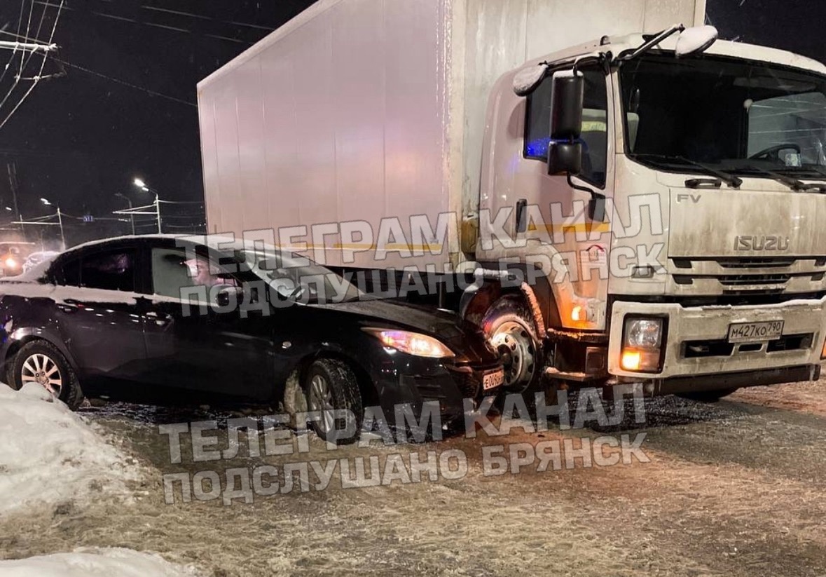 В Брянске из-за ДТП в Московском микрорайоне образовалась пробка