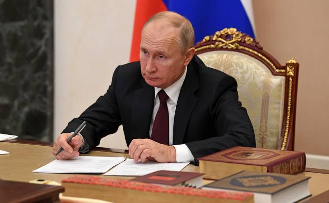 Президент Путин присвоил почетное звание заслуженного работника транспорта РФ брянскому железнодорожнику