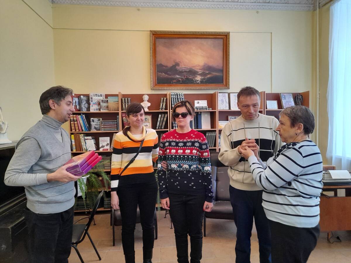 В Брянске «Открытые сердца» провели творческий вечер в библиотеке имени Динабургского