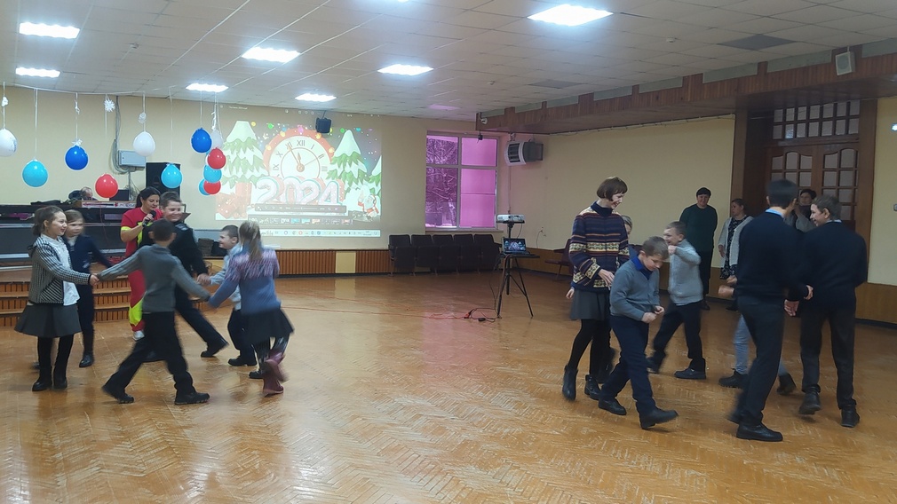 В брянском посёлке Локоть для детей из школы-интерната провели развлекательные мероприятия