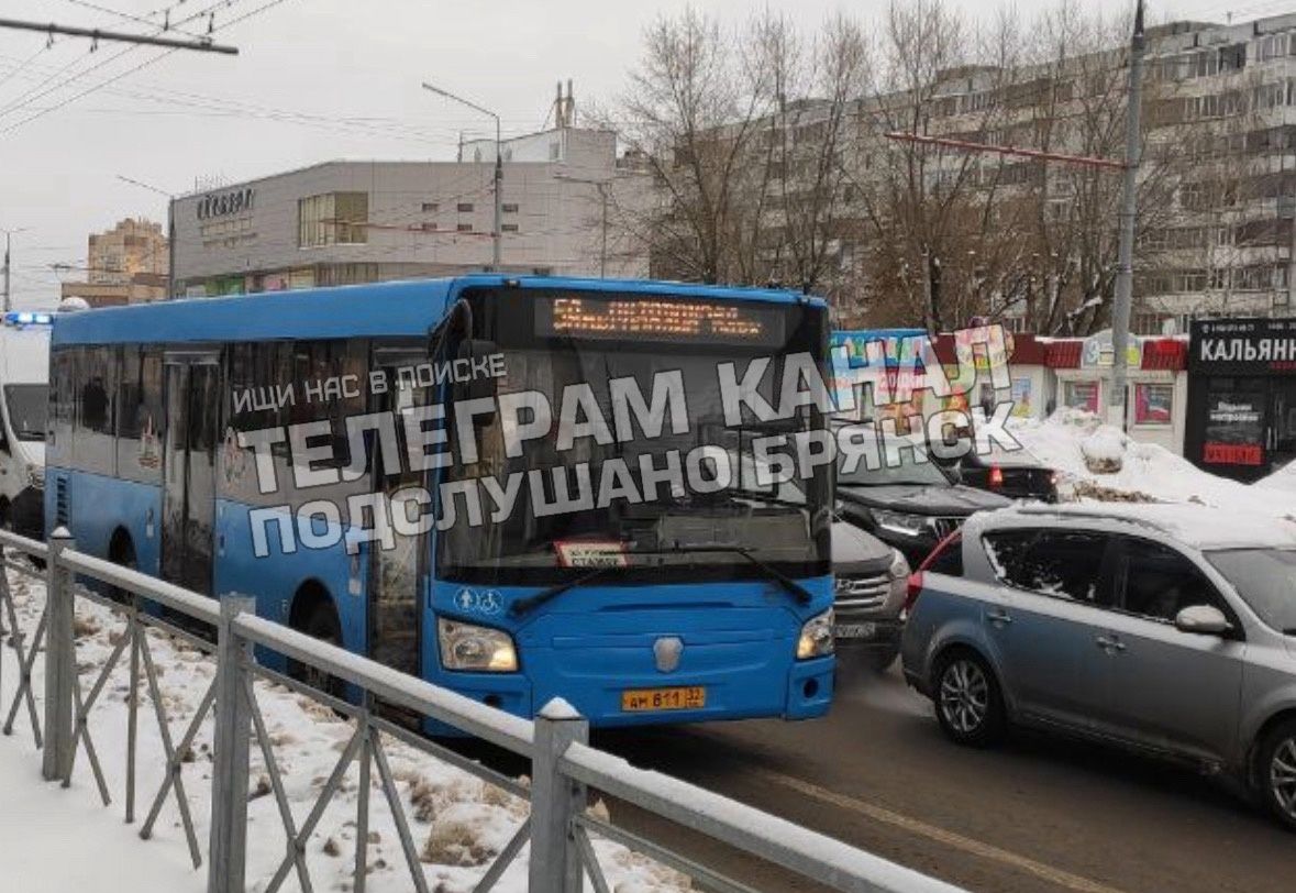 В Брянске водитель автобуса помог мужчине с приступом эпилепсии