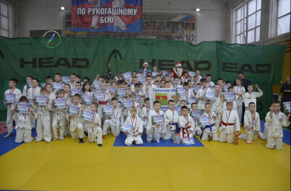В Брянске прошёл новогодний турнир по рукопашному бою на призы Деда Мороза