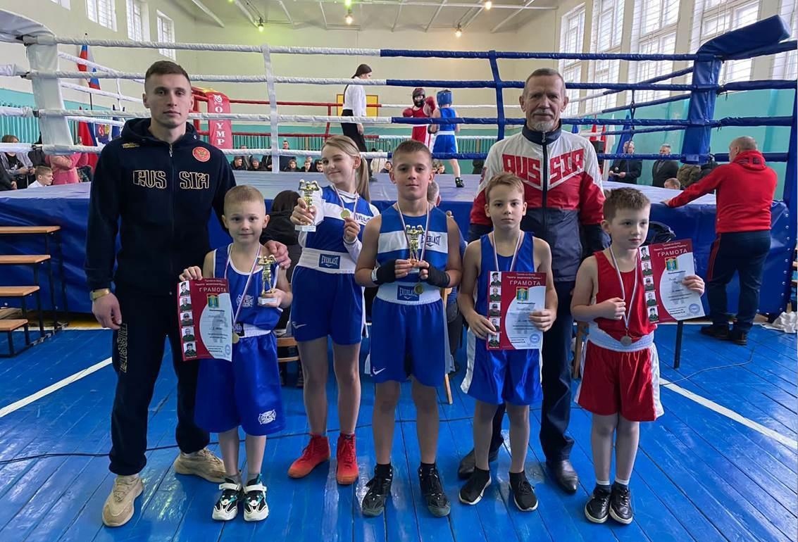 Юные спортсмены из Дятьково взяли 6 медалей на турнире по боксу