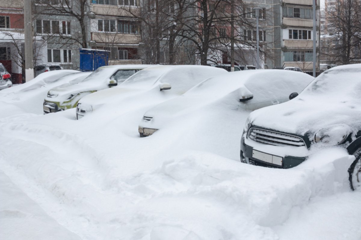 Снегопады добавили забот брянским автомобилистам