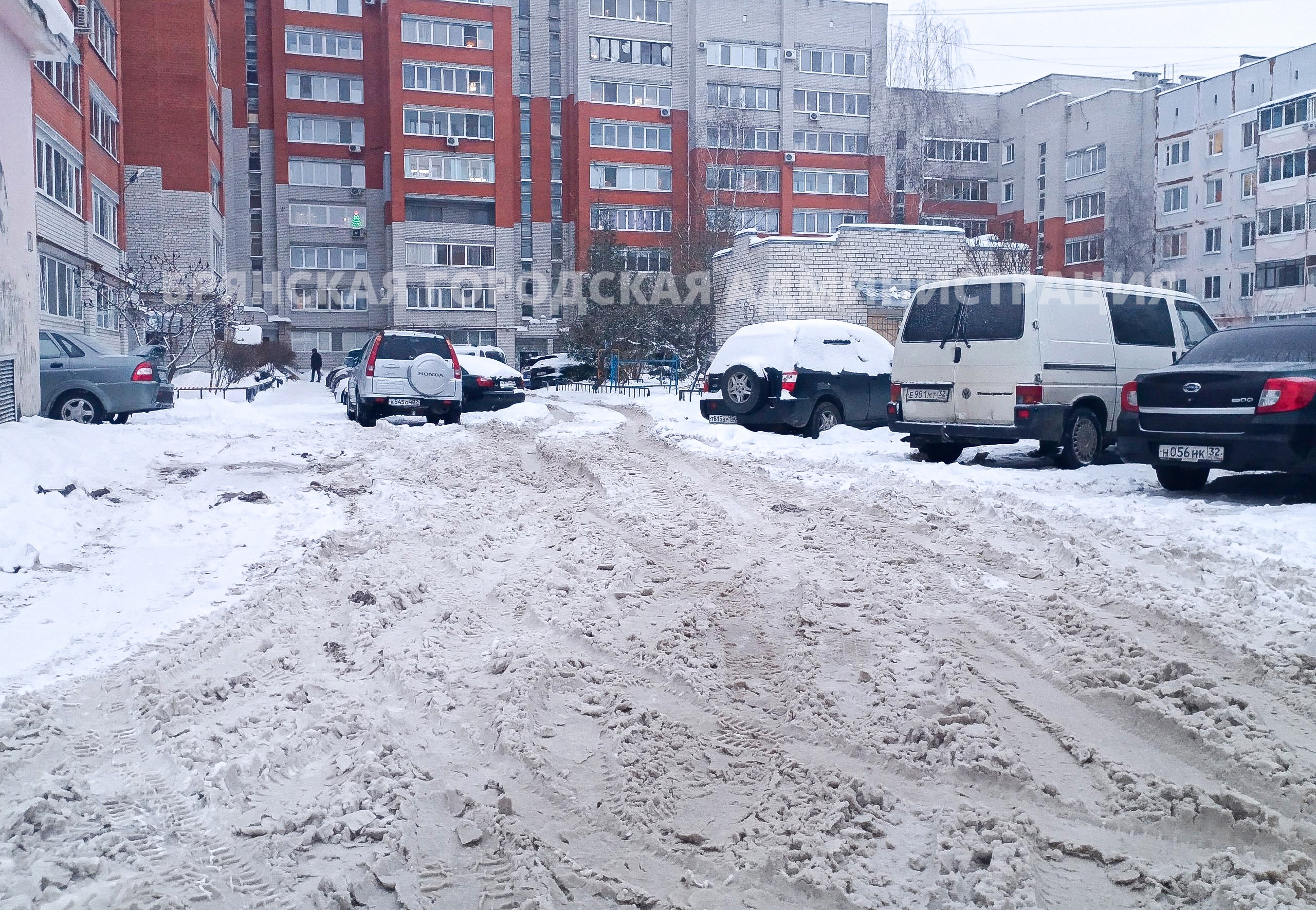 В Фокинском районе Брянска УК и ТСЖ накажут за заваленные снегом дворы