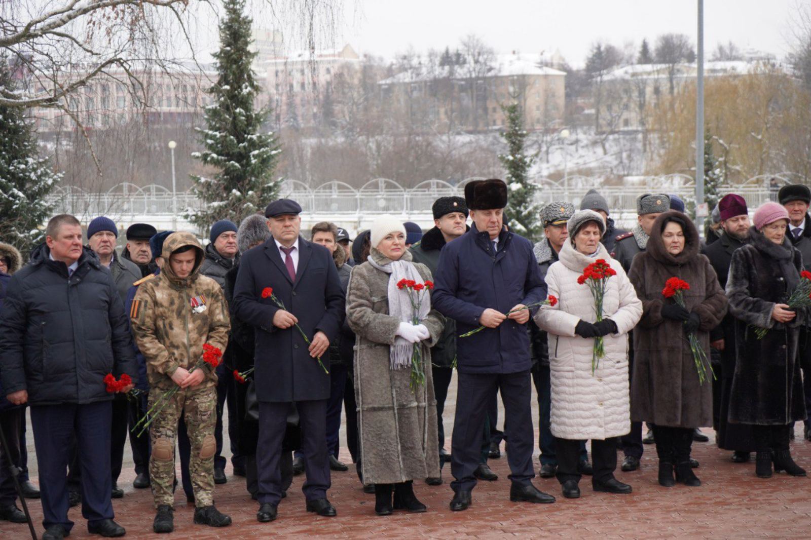 В Брянске в канун Дня Героев Отечества прошли памятные мероприятия