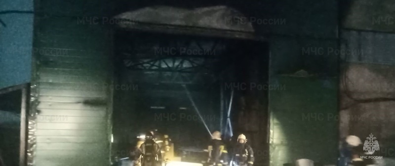 В Брянске потушили пожар на промышленном предприятии