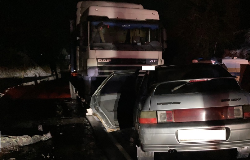 На брянской трассе 52-летний водитель "ВАЗ" погиб после лобового столкновения с фурой