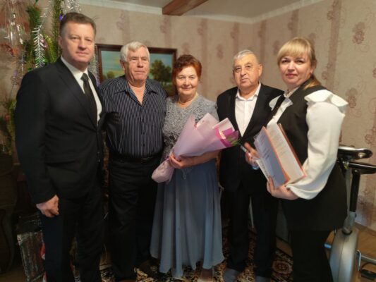 В Трубчевске супруги Жигуновы отметили 50-летие семейной жизни