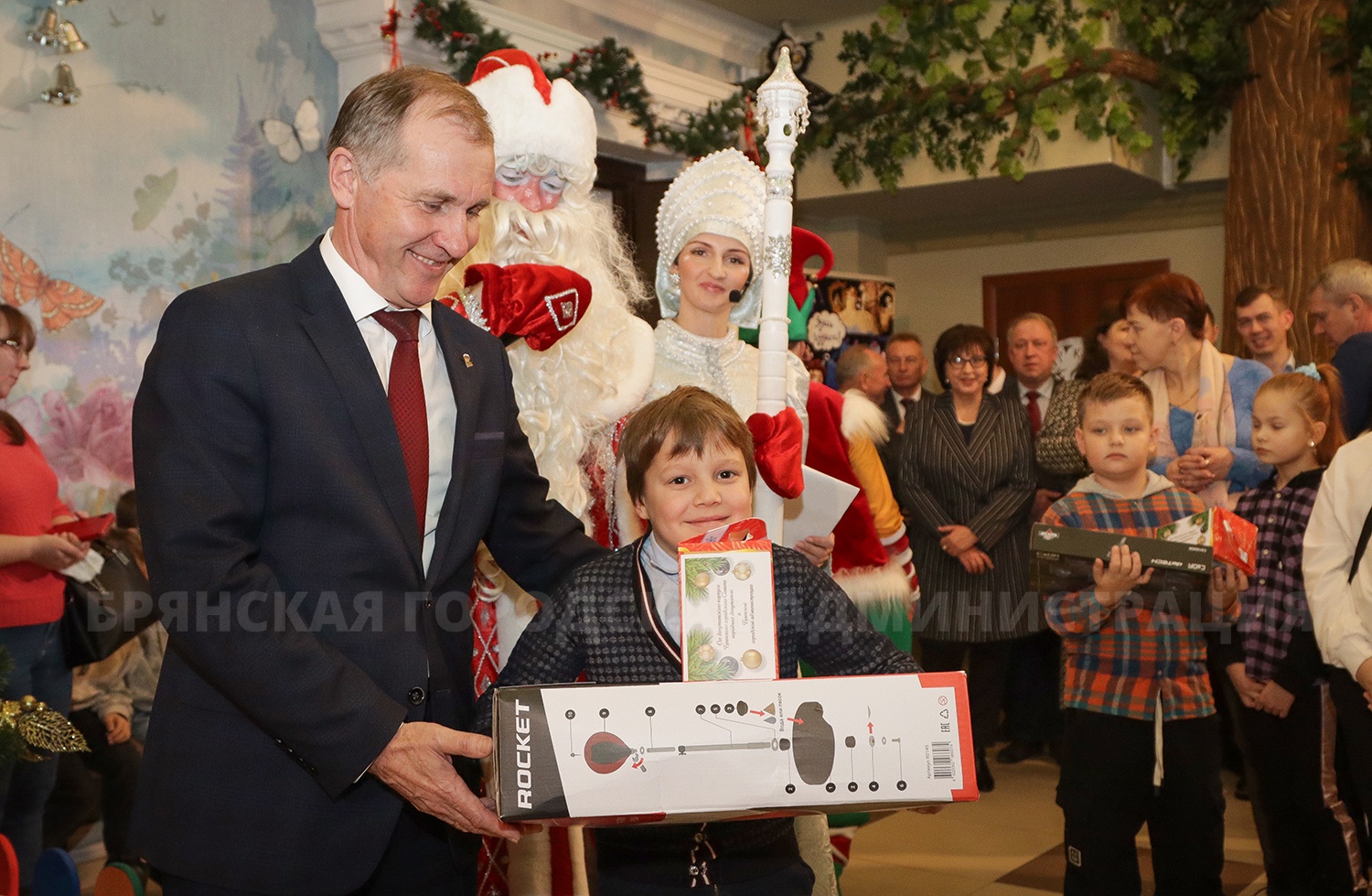 Мэр Макаров исполнил мечты маленьких брянцев на «Елке желаний»