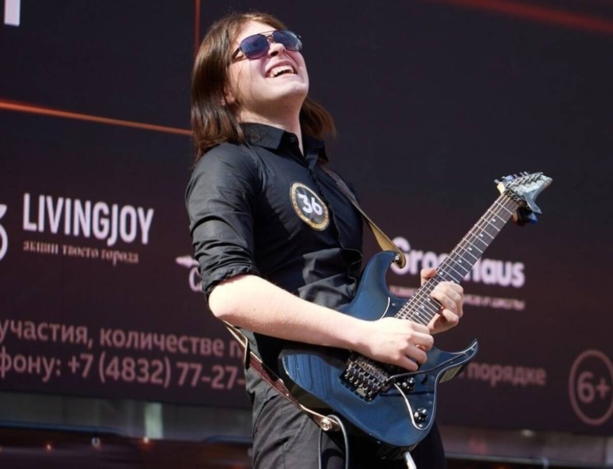 Брянский 18-летний рок-музыкант дал свой первый концерт в Москве