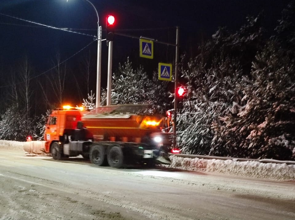 В Брянской области на борьбу со снегом вышли 237 единиц техники