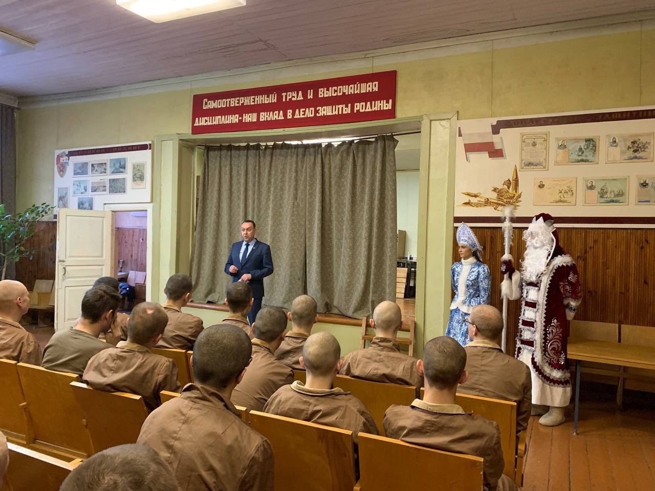 В Брянске для солдат в госпитале устроили новогодний праздник
