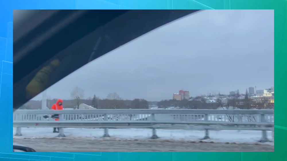 Читатель «Брянской губернии» прислал видеозапись поездки по Славянскому мосту